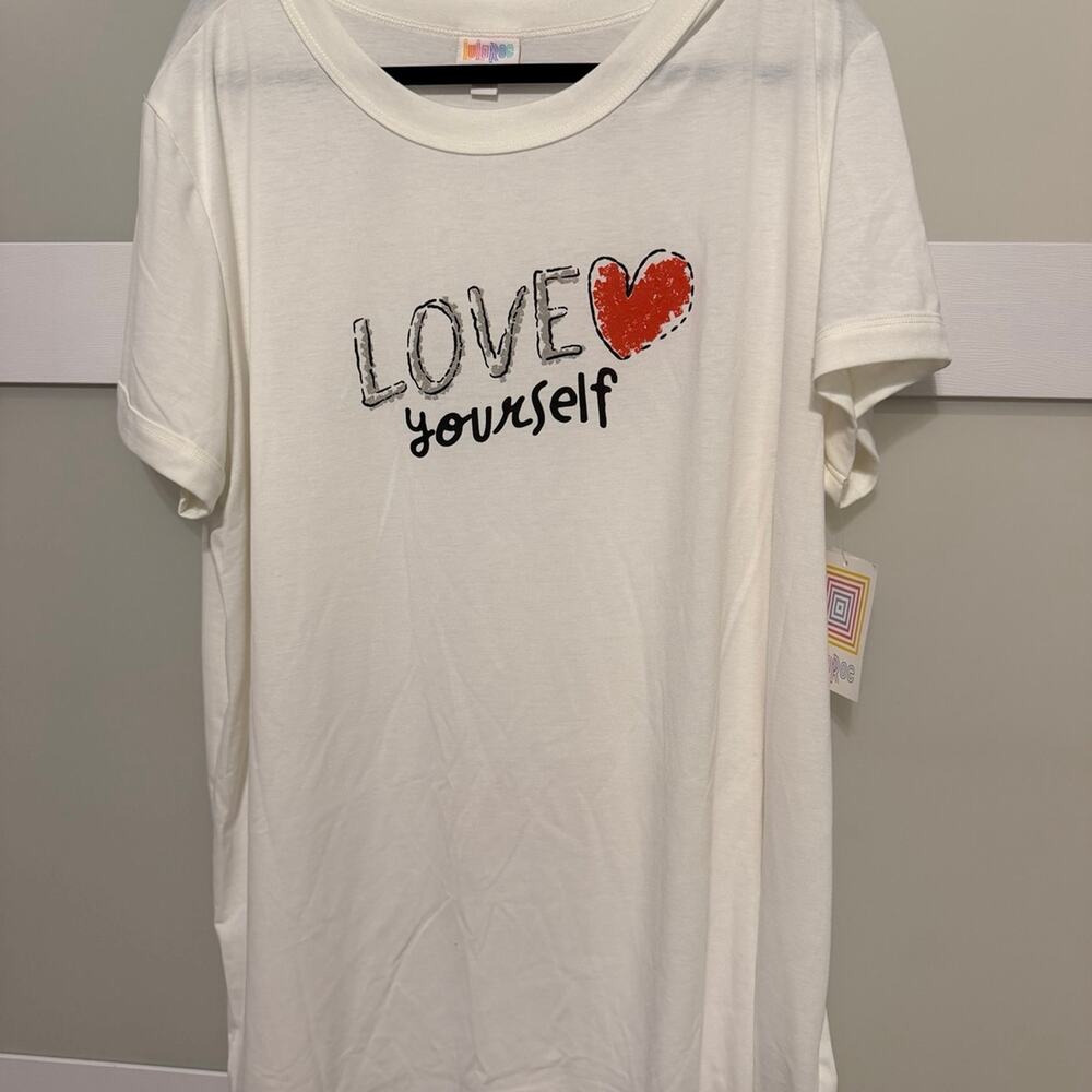LuLaRoe “Liv” Graphic Tee – Women’s 3XL – NWT